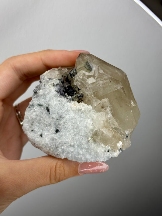 Tormalina bicolore su quarzo - Brasile