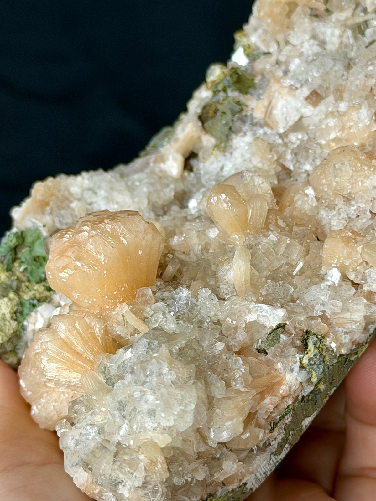 Heulandite e stilbite su matrice