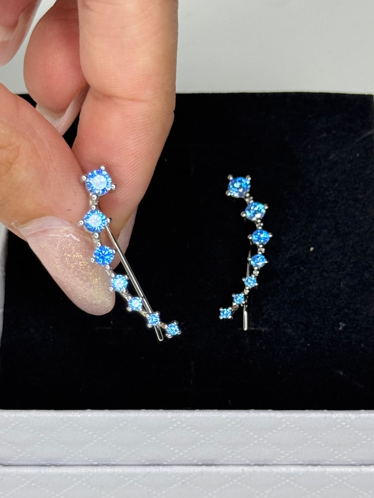 Orecchini Climber "Flusso Celestiale" - Argento 925 e Zirconi Blu
