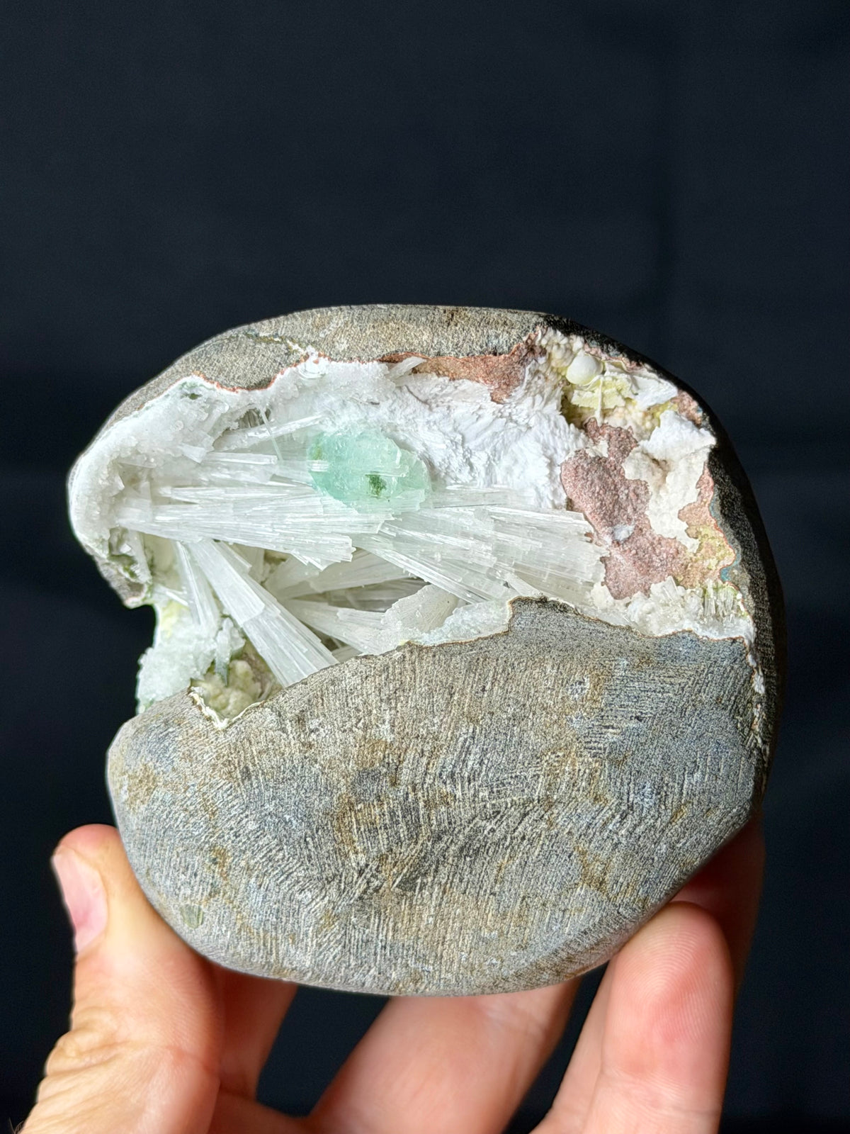 Geode con Scolecite e Apofillite verde