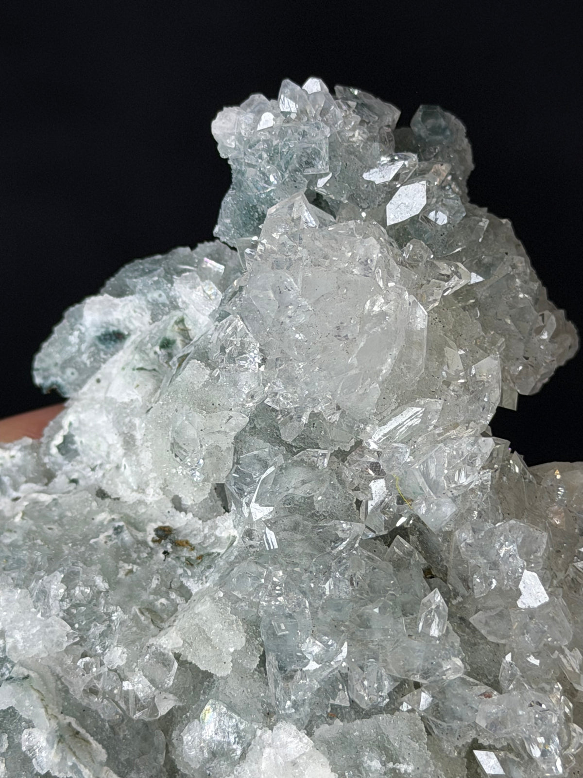 Apofillite su calcedonio grigio Sugar