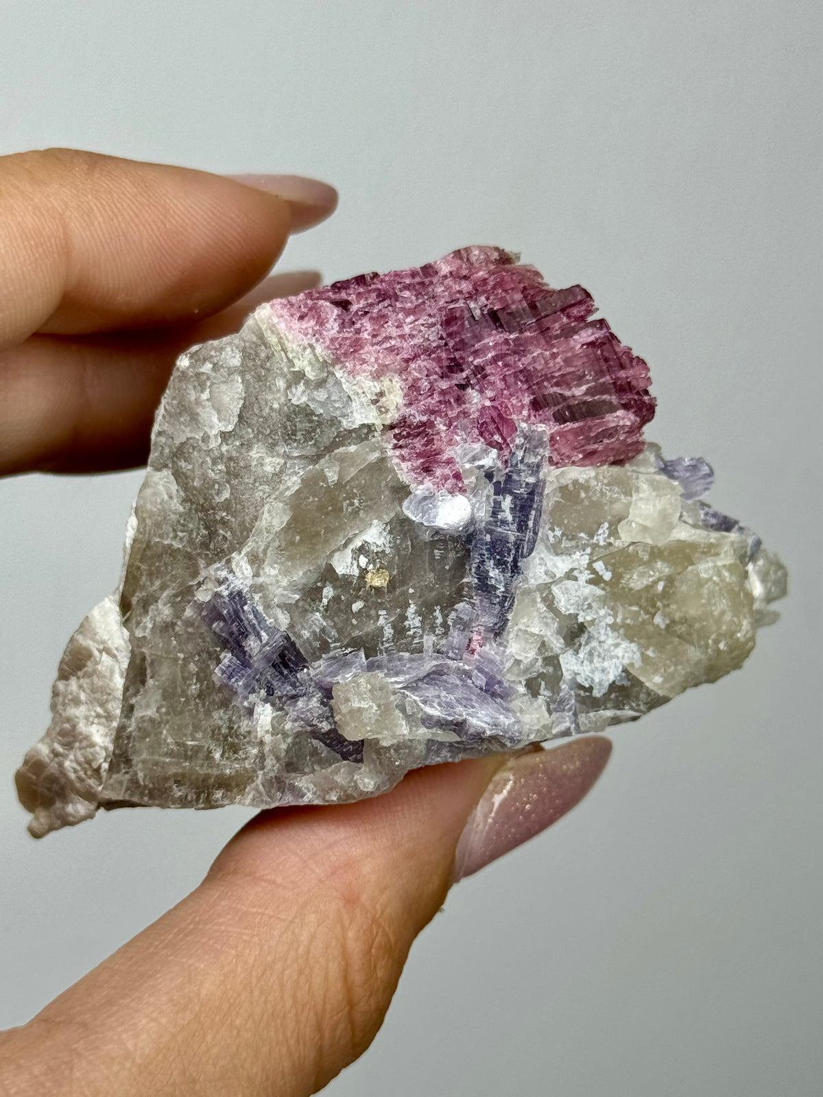 Quarzo citrino grezzo tormalina rosa e mica viola dal Brasile