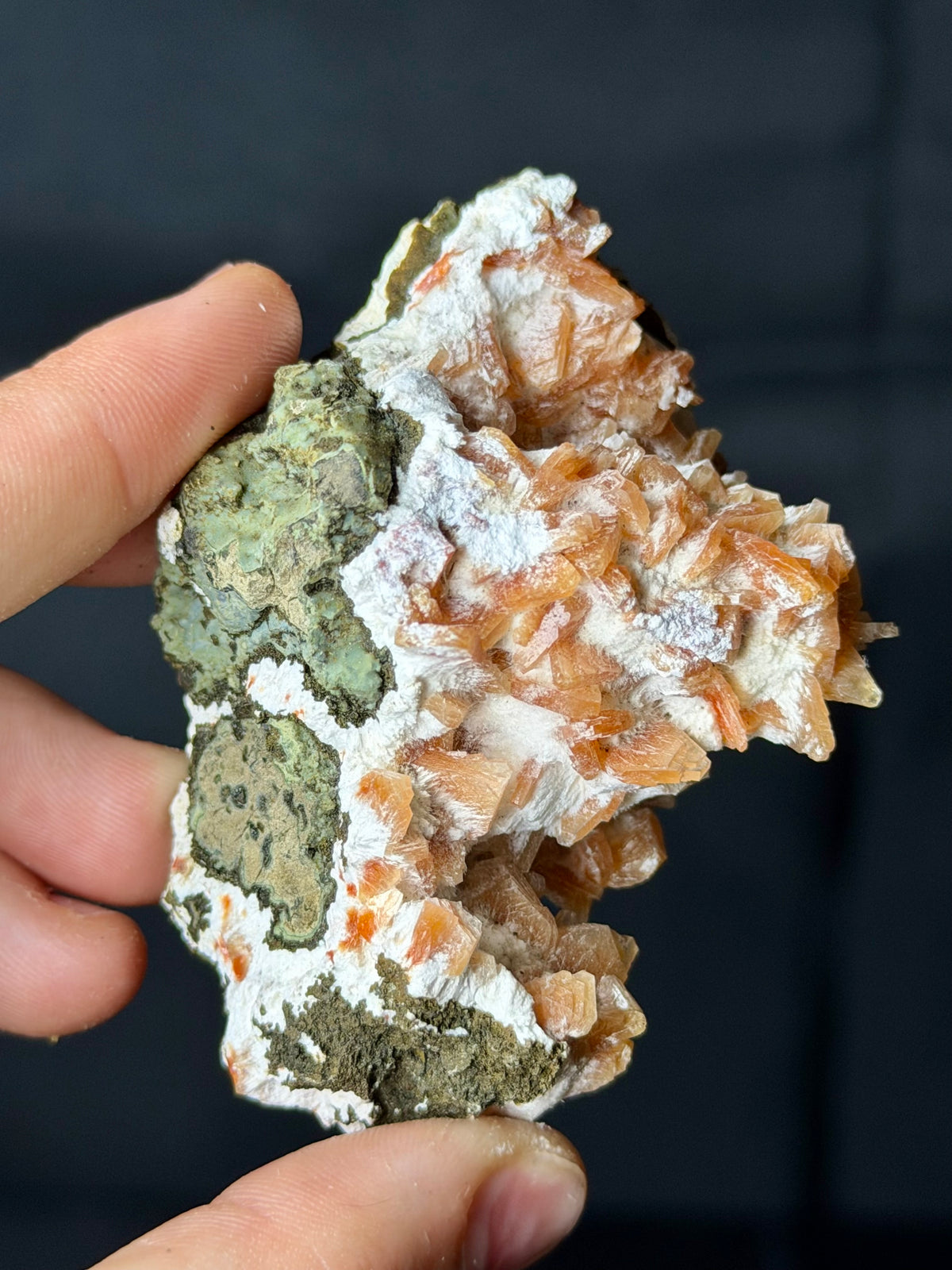 Heulandite arancione su Mordenite