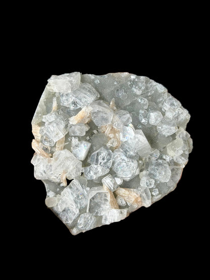 Apofillite trasparente con Stilbite su Calcedonio grigio