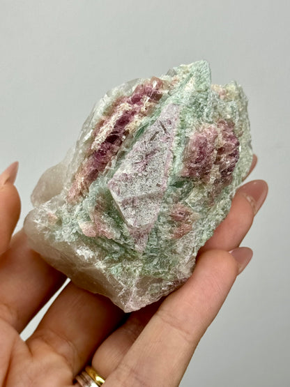 Quarzo Grezzo con Tormalina Rosa e Verde - Brasile
