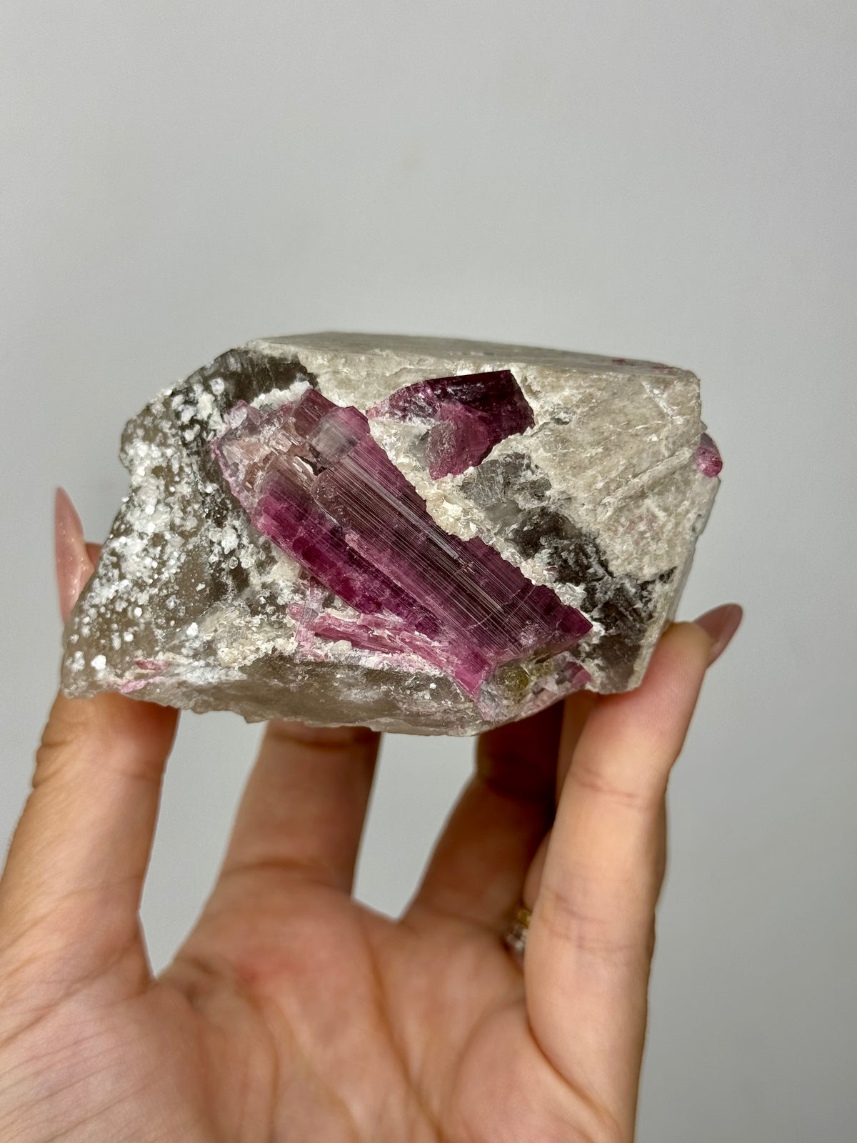 Tormalina rosa e watermalon su quarzo