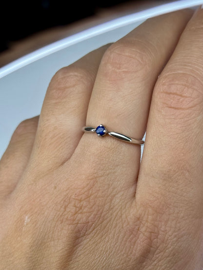 Anello Regolabile "Luce Reale" - Argento 925 e Zaffiro Blu