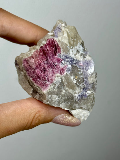 Quarzo citrino grezzo tormalina rosa e mica viola dal Brasile