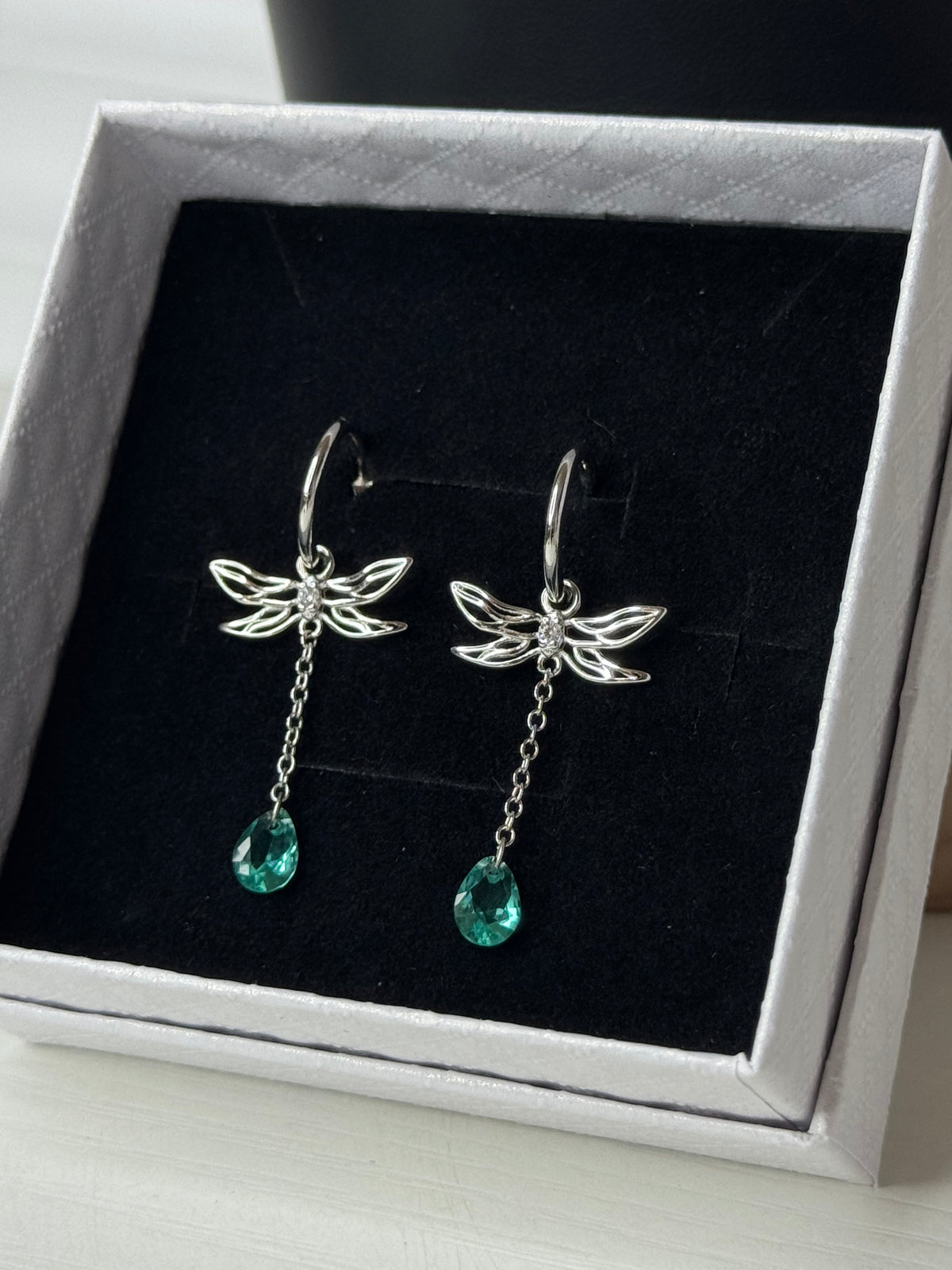 Orecchini mezzo cerchio pendenti “Libellula della Rinascita” – Argento 925