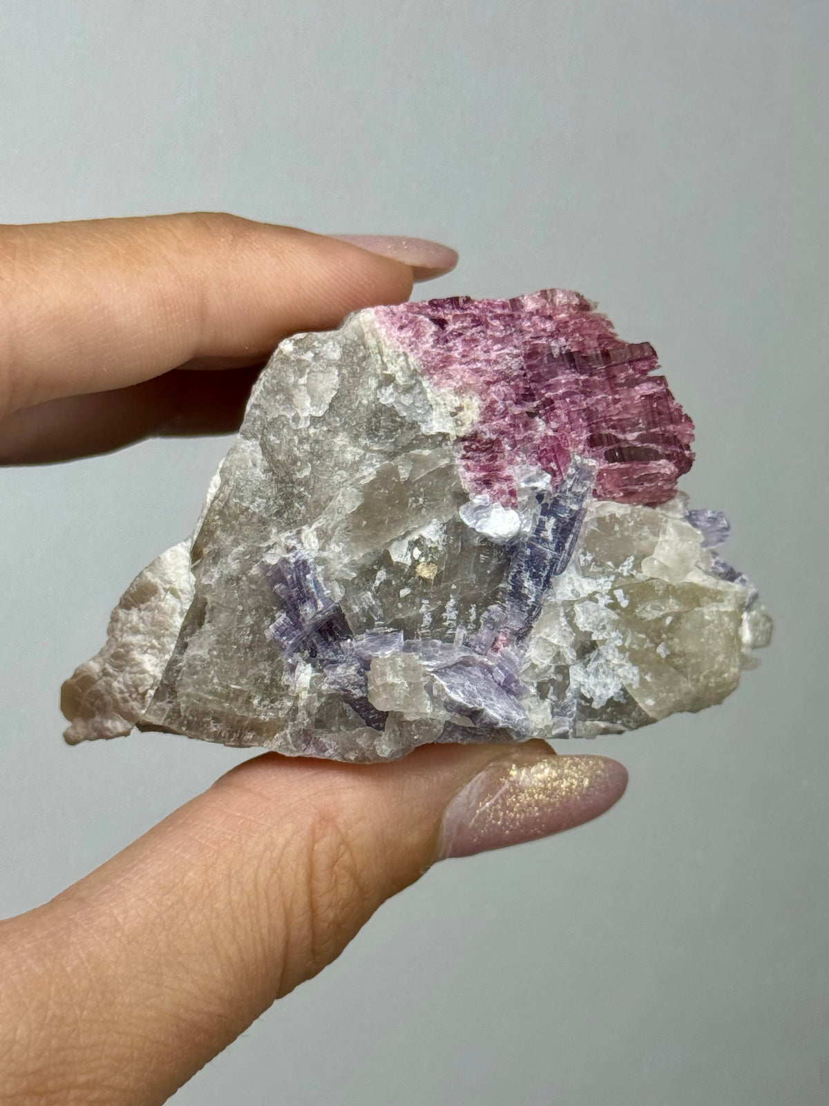 Quarzo citrino grezzo tormalina rosa e mica viola dal Brasile