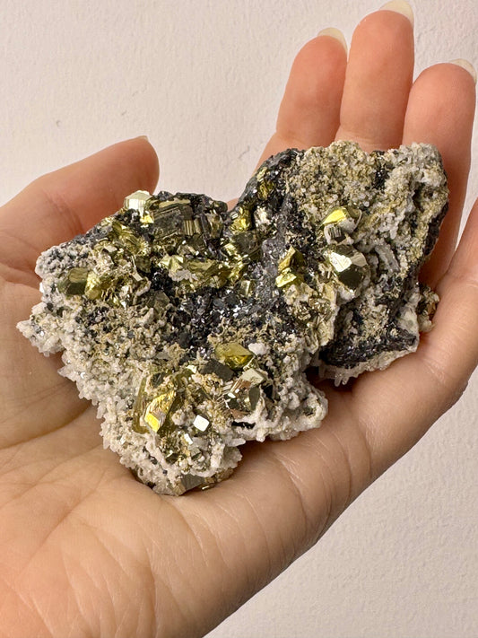 Pirite su matrice con galena e calcite - Bulgaria