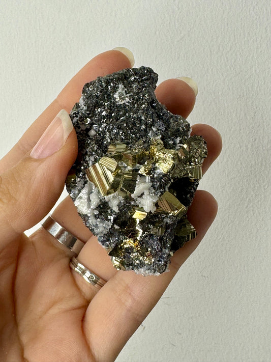 Pirite su matrice con galena e calcite - Bulgaria