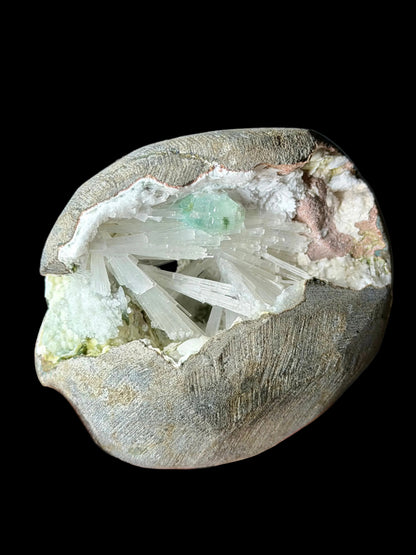 Geode con Scolecite e Apofillite verde