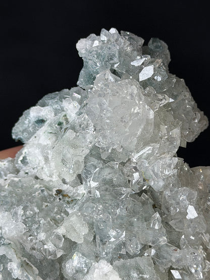 Apofillite su calcedonio grigio Sugar