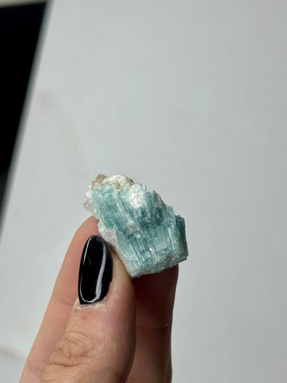 Tormalina celeste su matrice