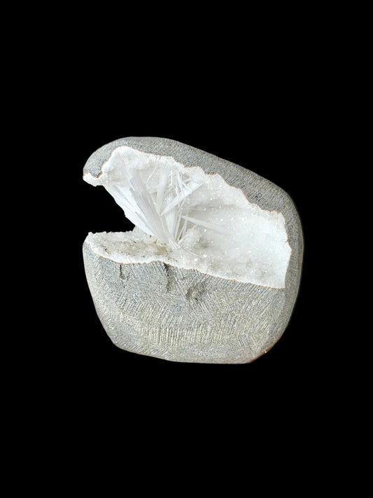 Geode di quarzo con scolecite