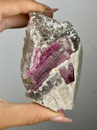 Tormalina rosa e watermalon su quarzo