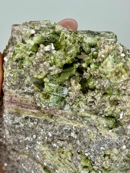 Lepidolite con mica viola, tormalina rosa e tormalina verde -  Brasile