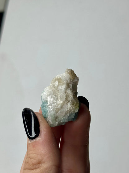 Tormalina blu su matrice Pakistan