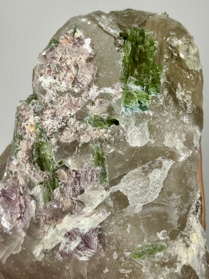 Quarzo citrino con tormalina verde e lepidolite viola