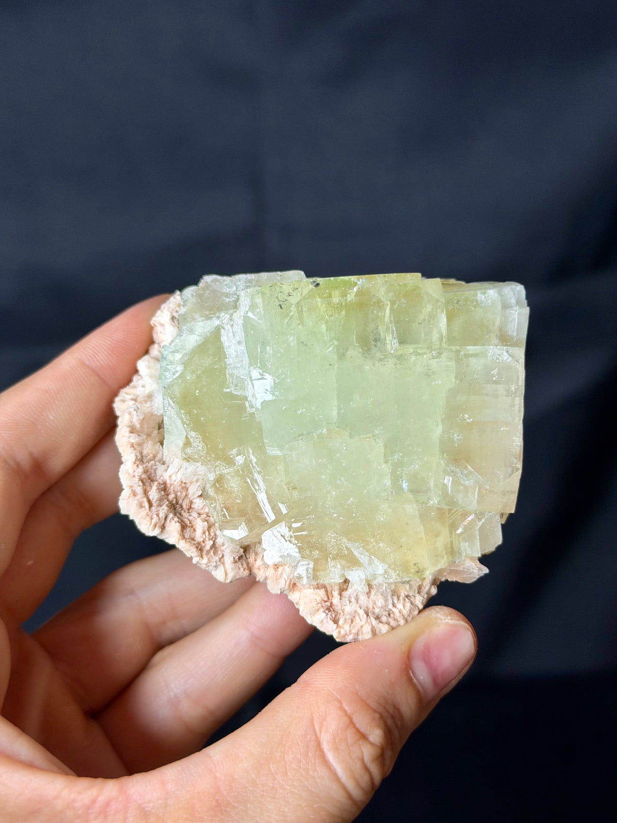 Apofillite verde su Stilbite rosa