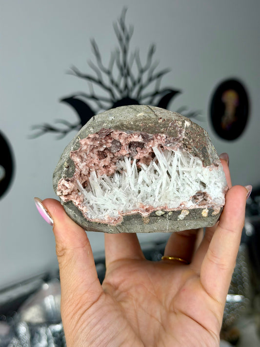 Geode di heulandite rosa e scolecite