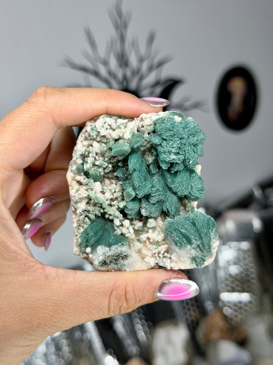 Stilbite verde su matrice