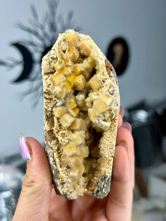 Calcite cubica con crescita secondaria