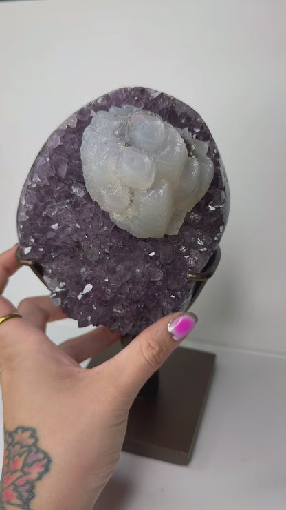 ✧ Ametista Uruguay con Calcite – Equilibrio tra Mente e Materia ✧